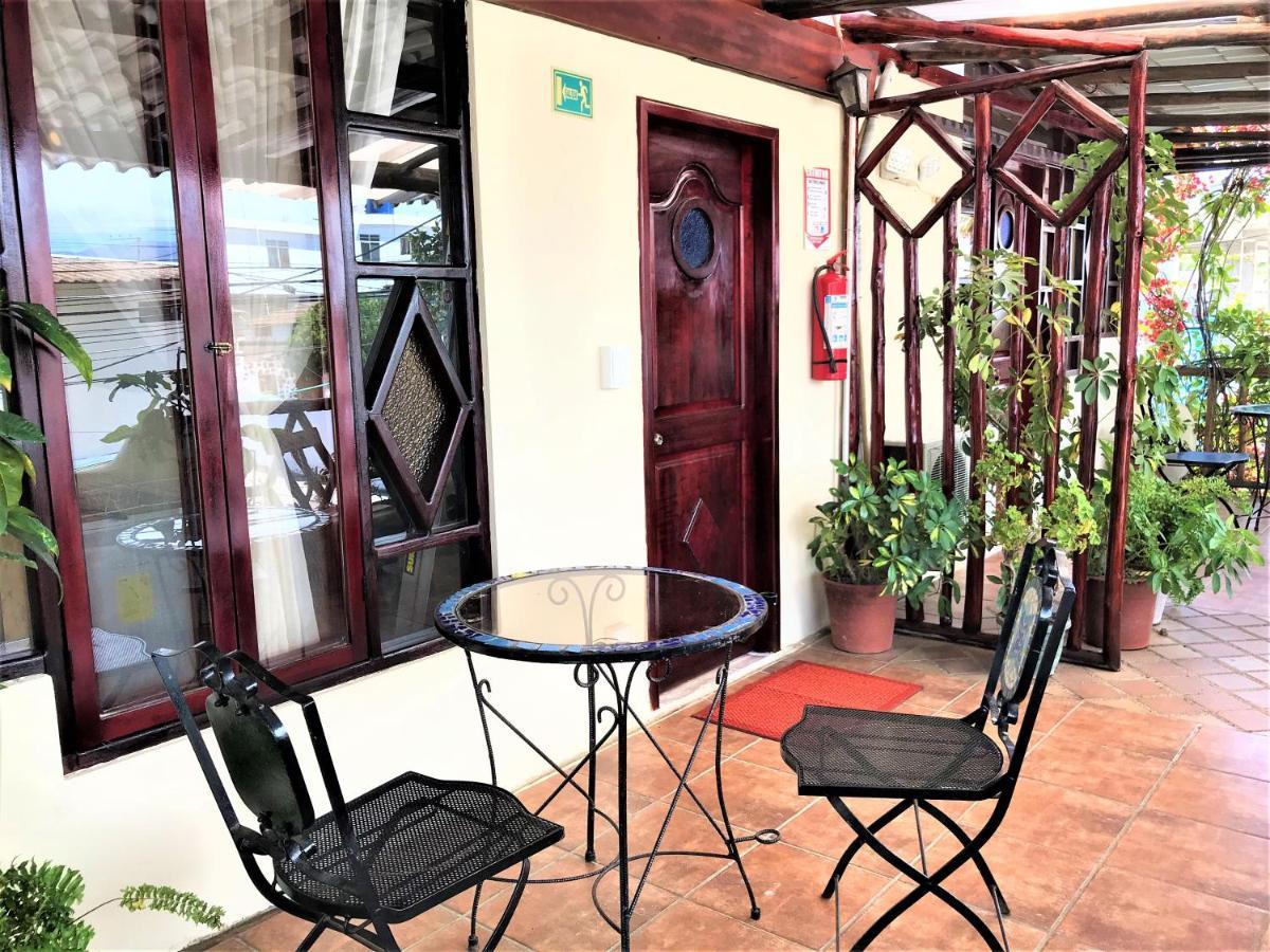Casa Del Lago Lodging House Puerto Ayora  Extérieur photo