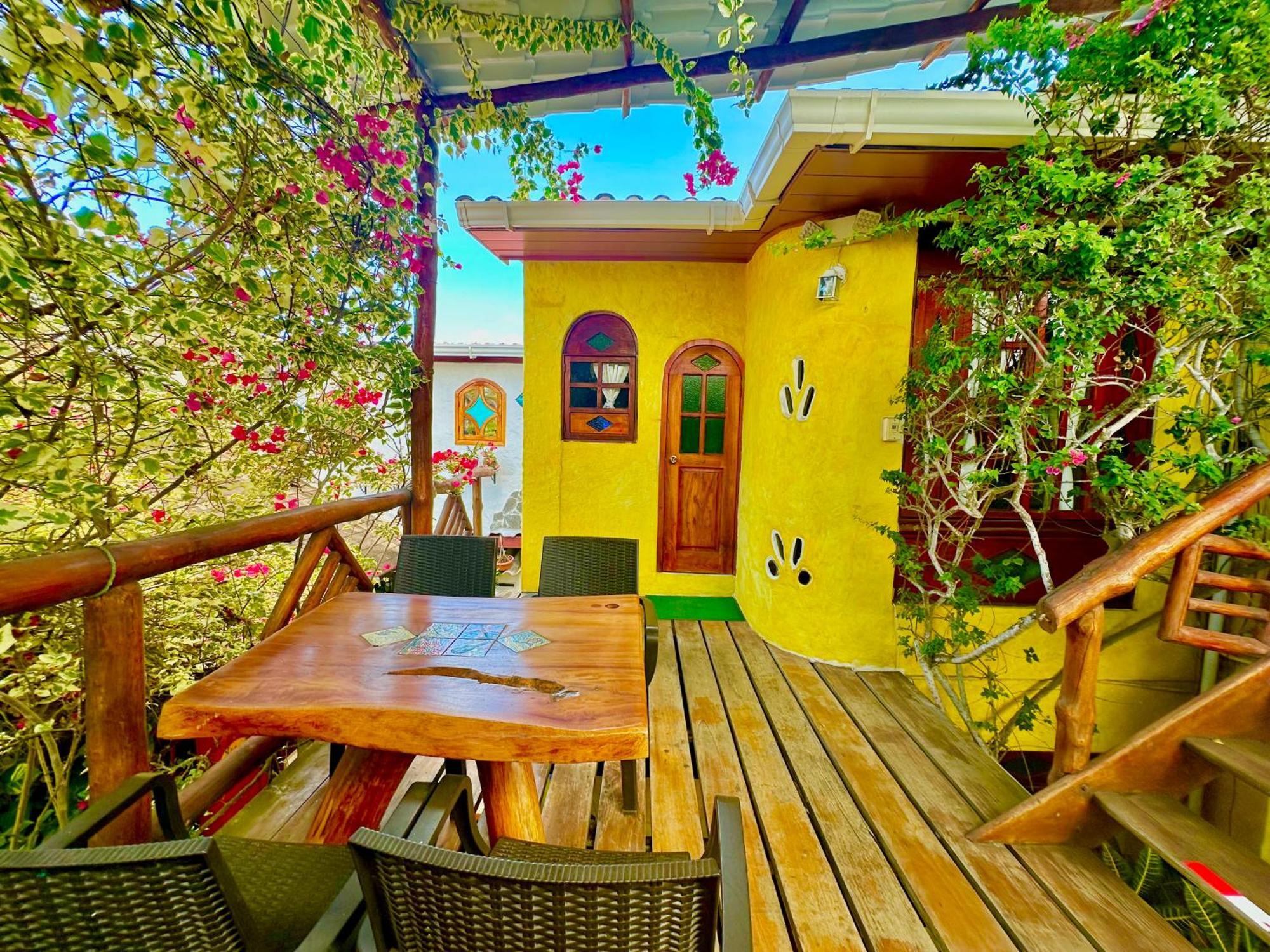 Casa Del Lago Lodging House Puerto Ayora  Extérieur photo